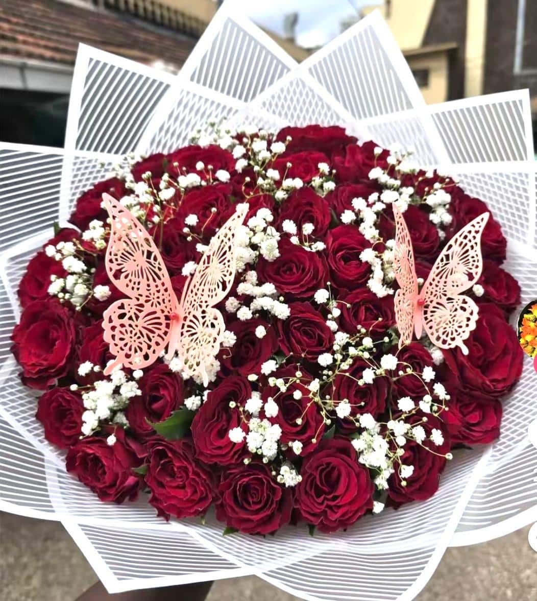 Luxury Red Roses Butterfly Bouquet with Baby’s Breath